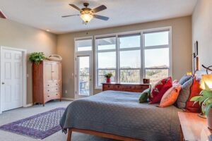 plamy z moczu na materacu